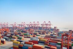 沢山の海上コンテナ