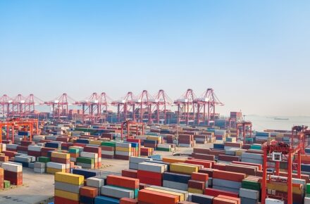 沢山の海上コンテナ