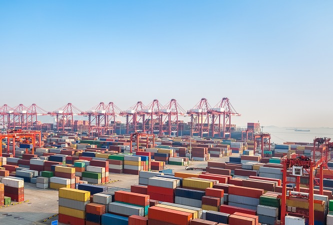 沢山の海上コンテナ