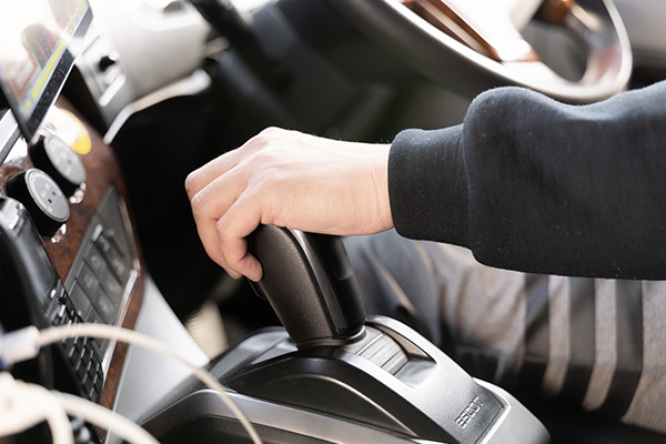 トラックを運転できる